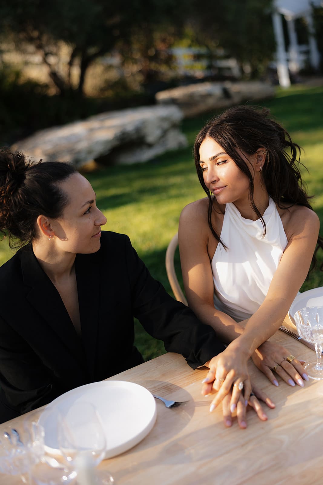 couple at their sweetheart table